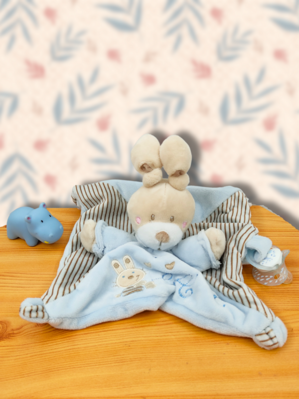 attache-tetine-lapin-bleu.png Ponpon Le Compagnon des Premiers Pas
