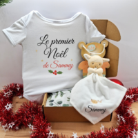 coffret-cadeau-noel-bebe-mixte-body-doudou-personnalise-mouton-png.png Coffret Noël personnalisé: Doudou et Body