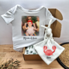 coffret-naissance-personnalise-body-doudou-cadeau-bebe-unique-1jpg.png Coffret naissance personnalisé - Body et Doudou photo bébé