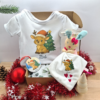 coffret-personnalise-noel-bebe-2.png Coffret bébé personnalisé noël fille - body, boule noël et doudou