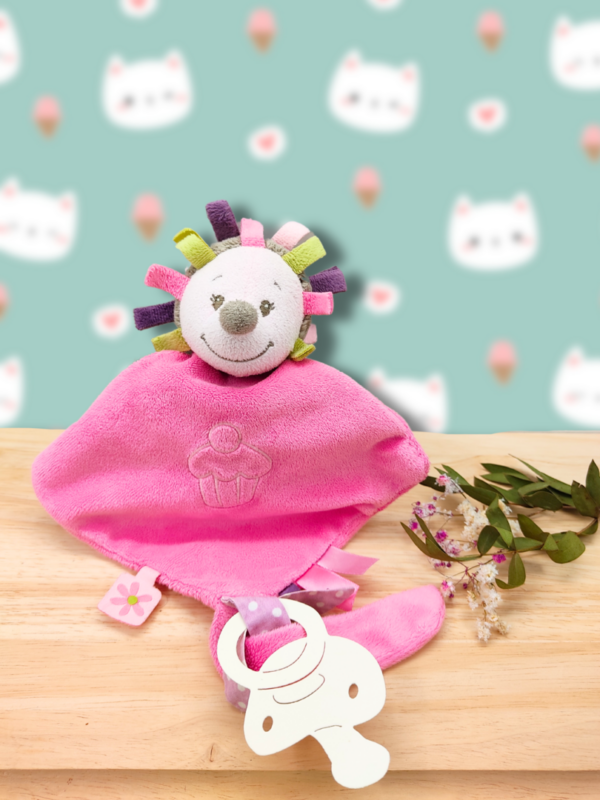 doudou-attache-tetine-herisson.png Elodie le hérisson rieuse - Doudou personnalisé