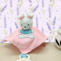 doudou-attache-tetine-lapin-rose.png Noah, le Lapin trop mignon - Doudou personnalisé