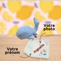 doudou-baleine-personnalise.png Jade la baleine malicieuse – Doudou personnalisé