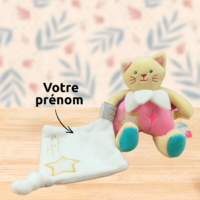 doudou-chat-lena-personnalise-doudou-et-compagnie-luminescent-jpg.png Léna, le chat lumineux – Doudou personnalisé