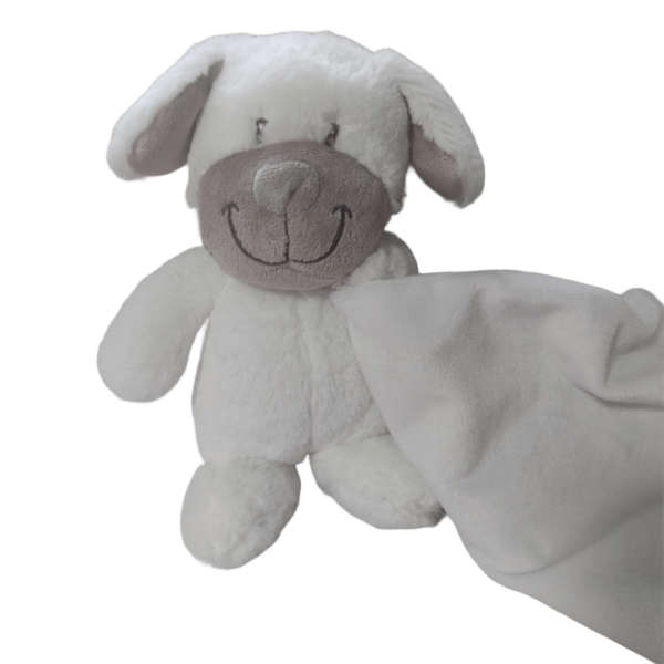 doudou-chien-blanc-et-vert-photo-1.png Moustache le chien espiègle – Doudou personnalisé