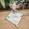 doudou-dumbo.jpeg Dumbo l'éléphant rêveur – Doudou personnalisé