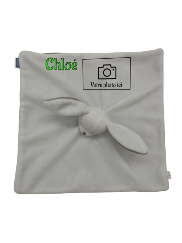 doudou-lapin-blanc-jacadi-1.png Pompon lapin blanc Jacadi - Doudou personnalisé