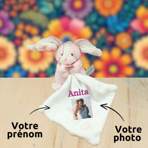 doudou-lapin-cracotte-baby-nat-personnalise-jpg.png Cracotte le lapin espiègle – Doudou personnalisé