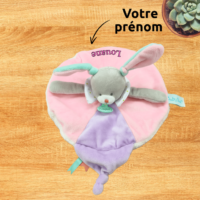 doudou-lapin-elsa-baby-nat-personnalise-jpg.png Elsa la lapine joyeuse – Doudou personnalisé