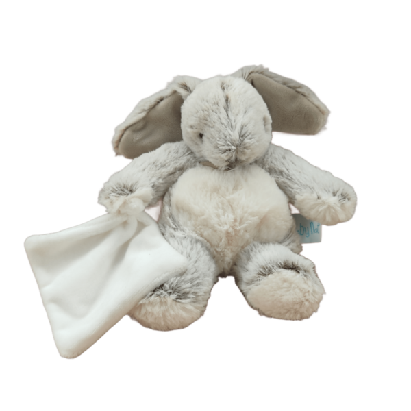 doudou-lapin-gris-plume-baby-nat-personnalise-1-jpg.png Plume, le lapin apaisant – Doudou personnalisé