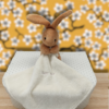 Eliott, le Petit Lapin Marron au Mouchoir crème - Doudou personnalisé