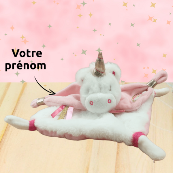 doudou-licorne-rose-ruby-baby-nat-personnalise-jpg.png Ruby, licorne délicate – Doudou personnalisé