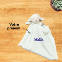 doudou-mouton-blanc-happy-horse-personnalise-jpg.png Léo le mouton apaisant – Doudou personnalisé