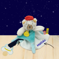 doudou-ours-carlos-baby-nat-personnalise-jpg.png Carlos l’ourson rêveur – Doudou personnalisé