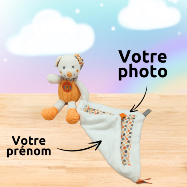 doudou-ours-nicotoy-mack-personnalise-jpg.png Mack l’ours pétillant – Doudou personnalisé