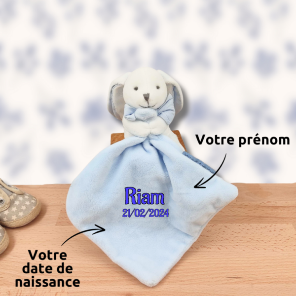doudou-personnalise-lapin-avec-mouchoir-bleu-1.png Gustave le lapin bleu - Doudou personnalisé