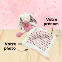 doudou-personnalise-lapin-rose-nicotoy-cadeau-bebe-fille-jpg.png Louise, le lapin câlin Nicotoy - Doudou personnalisé