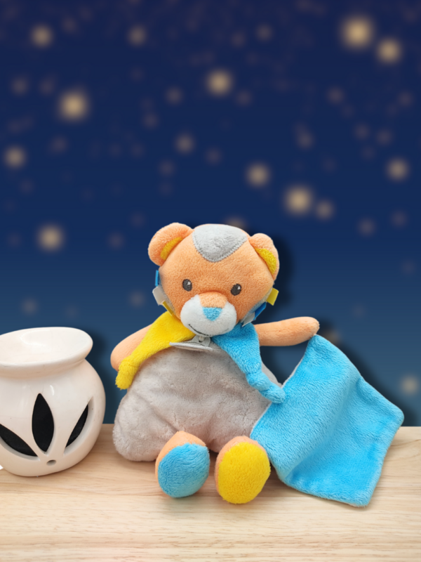 doudou-personnalise-lion-mouchoir-1.png Riou le lion malin - Doudou personnalisé