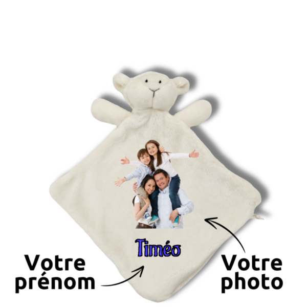 doudou-personnalise-mouton-cadeaux-bebe.png Kiriki, le mouton blanc - Doudou personnalisé