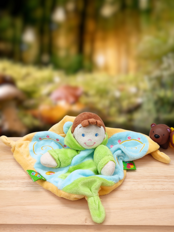 doudou-petit-garcon.png Milo, le Petit Garçon à la Capuche Colorée