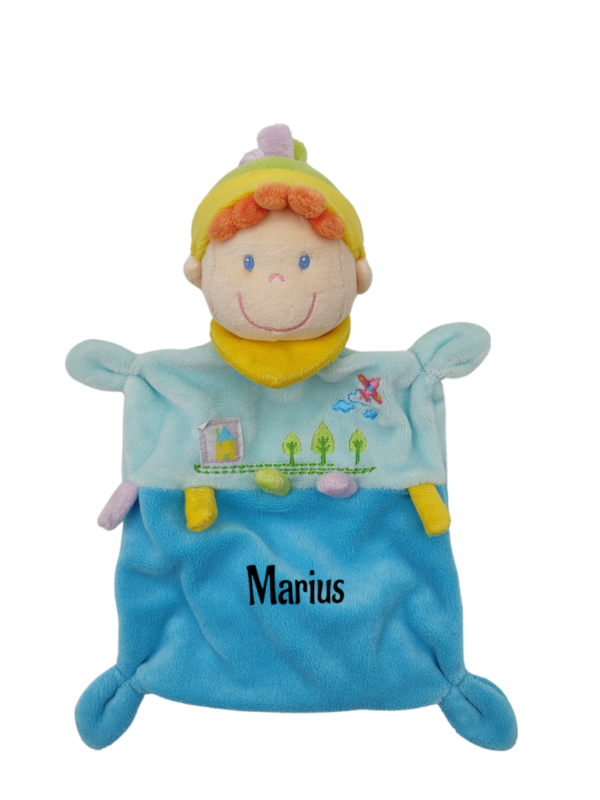 doudou-petit-garcon-bleu-nicotoy-2.png Tommy, le petit garçon en peluche - Doudou personnalisé
