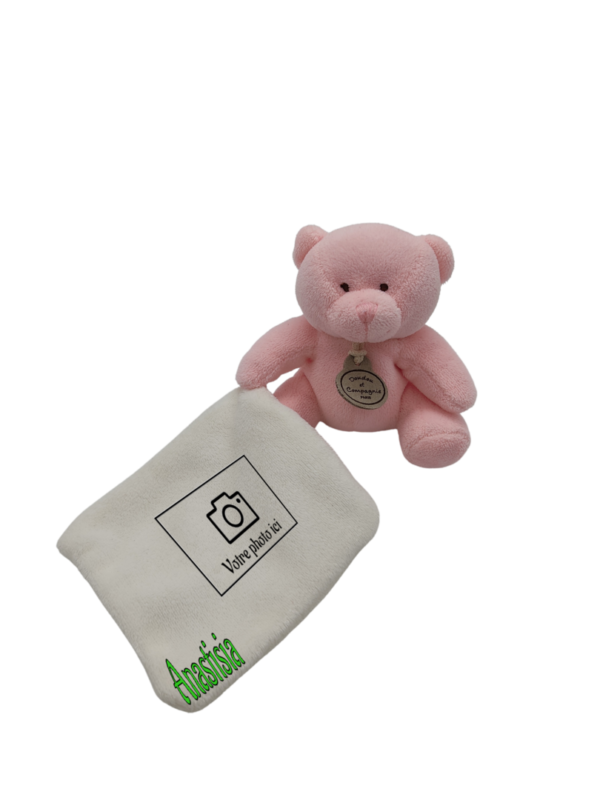 doudou-petit-ours-rose-avec-mouchoir-blanc-doudou-et-compagnie-1.png Emie L'Étreinte Douce