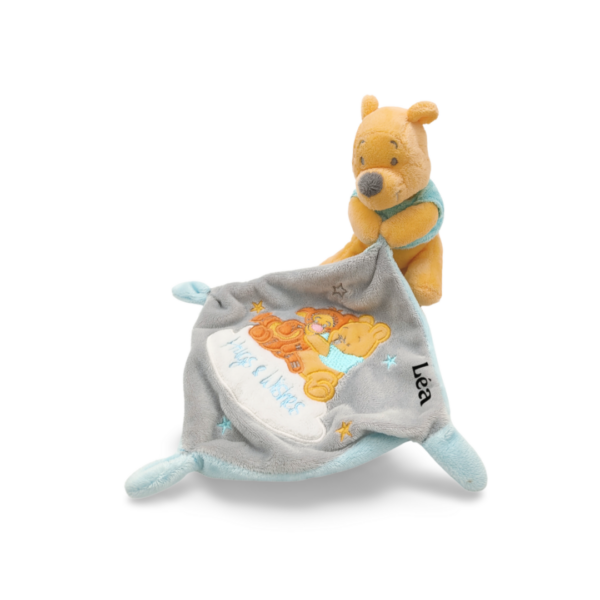 doudou-winnie-mouchoir-gris.png Winnie, l'Ours aux Couleurs Douces