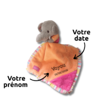 elephant-orange-et-rose-a-grelots.png Houps l’éléphant joyeux – Doudou personnalisé