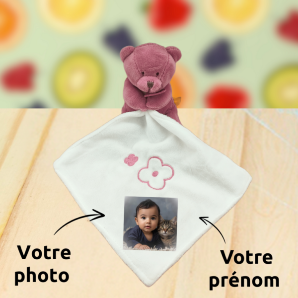 framboise-ours-tendre-doudou-personnalise-jpg.png Framboise, l'ours tendre – Doudou personnalisé