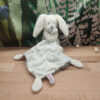 img-20250225-190630.jpeg Boby le lapin rêveur – Doudou personnalisé