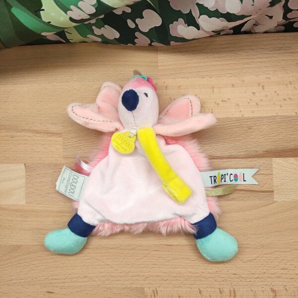 Vivi le flamant rose espiègle – Doudou personnalisé