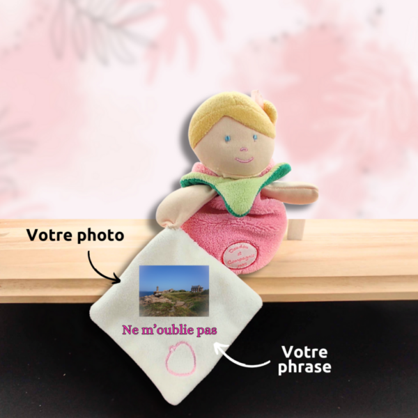 shana-5.png Fraisette la poupée rose - Doudou personnalisé