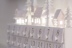 Calendrier Blanc Sur Surface Blanche